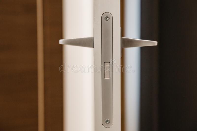 magnetic lockdoor